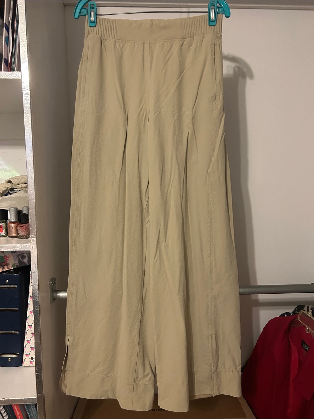 Lululemon women’s Wide-Leg high waist khaki pants